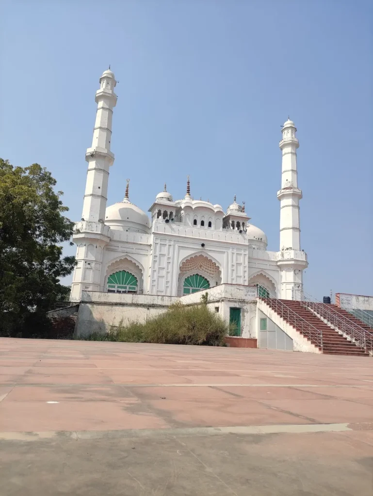 teele wali mazjid लखनऊ